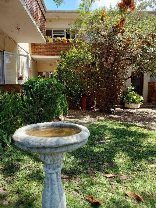 Apartment Charming 2-bedroom In Kenilworth Cape Town